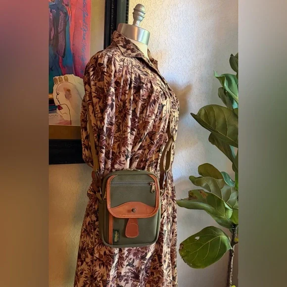 Billingham England Compact Stowaway Camera Green Cognac Brown Leather Handbag - Picture 15 of 15